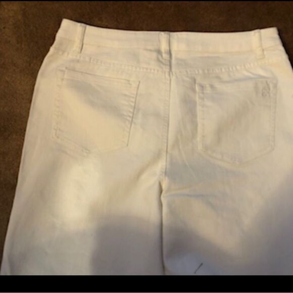 LIZ CLAIBORNE HEPBURN JEANS, OFF WHITE, SIZE 16- NWOT inseam 32” - Picture 3 of 6